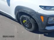 ✅ 2018 Hyundai Kona SEL • VIN: KM8K62AA5JU073459 • Лот: 43352612. Опубликован ранее на IAAI с пробегом 77 655 миль. Бесплатный доступ к архиву аукционных продаж из США и подробный отчёт об истории автомобиля на DreamBid. Изображение 17.