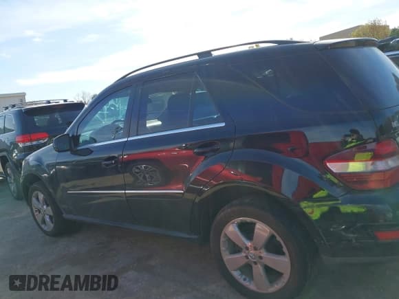 ✅ 2010 Mercedes-Benz M 350 • VIN: 4JGBB5GB1AA581247 • Lot: 43666756. Listed on IAAI with 169,065 mi. Free auction sales archive from the USA and detailed vehicle history report at DreamBid. Image 15.