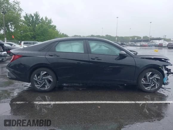 ✅ 2025 Hyundai Elantra SEL Sport • VIN: KMHLM4DG9SU961154 • Lot: 42307437. Listed on IAAI with 1,772 mi. Free auction sales archive from the USA and detailed vehicle history report at DreamBid. Image 13.
