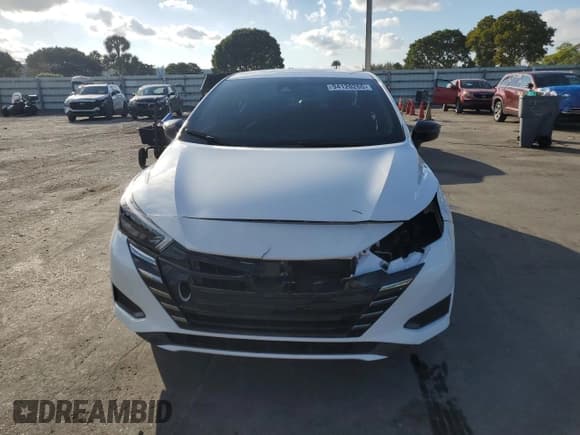 ✅ 2023 Nissan Versa SR • VIN: 3N1CN8FV2PL810777 • Lot: 94120265. Wystawiony na Copart z przebiegiem 11 337 mil. Bezpłatny archiwum sprzedaży aukcyjnych z USA i szczegółowy raport historii pojazdu na DreamBid. Zdjęcie 5.