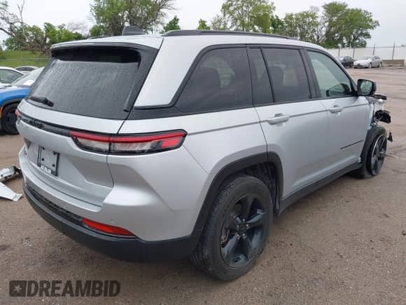 2023 Jeep Grand Cherokee Altitude с VIN 1C4RJHAG8PC611840, выставлен на аукционе IAAI как лот 42336992 с пробегом 41 100 миль миль и . История ставок и продаж доступна на DreamBid. Изображение 4.