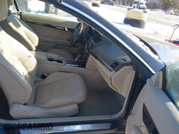 ✅ 2011 Mercedes-Benz E 550 • VIN: WDDKK7CF6BF088621 • Lot: 43837286. Listed on IAAI with 88,498 mi. Free auction sales archive from the USA and detailed vehicle history report at DreamBid. Image 5.