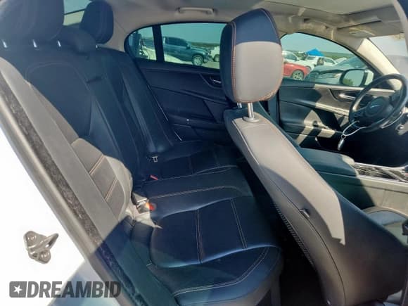 ✅ 2017 Jaguar XE 25t Prestige • VIN: SAJAE4BG8HA966661 • Lot: 80491665. Wystawiony na Copart z przebiegiem 101 852 mil. Bezpłatny archiwum sprzedaży aukcyjnych z USA i szczegółowy raport historii pojazdu na DreamBid. Zdjęcie 10.