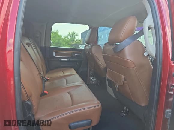 ✅ 2018 Ram 3500 Laramie • VIN: 3C63RRML6JG132602 • Lot: 71025035. Wystawiony na Copart z przebiegiem 141 274 mil. Bezpłatny archiwum sprzedaży aukcyjnych z USA i szczegółowy raport historii pojazdu na DreamBid. Zdjęcie 6.