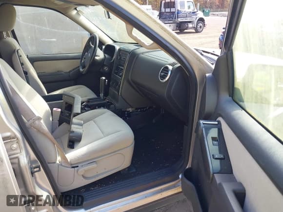 ✅ 2008 Ford Explorer XLT • VIN: 1FMEU63E18UB28753 • Lot: 43544399. Listed on IAAI with 188,732 mi. Free auction sales archive from the USA and detailed vehicle history report at DreamBid. Image 5.