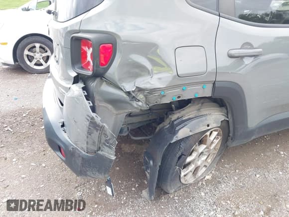 ✅ 2021 Jeep Renegade Latitude • VIN: ZACNJDBB8MPM15234 • Lot: 42811813. Wystawiony na IAAI z przebiegiem 75 251 mil. Bezpłatny archiwum sprzedaży aukcyjnych z USA i szczegółowy raport historii pojazdu na DreamBid. Zdjęcie 6.