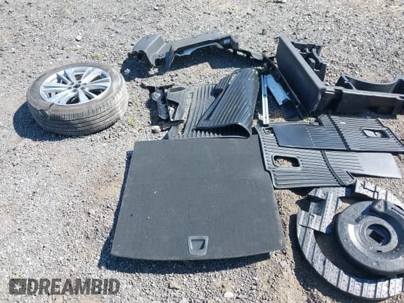 ✅ 2025 Cadillac XT5 AWD Premium Luxury • VIN: 1GYKNDRS6SZ107746 • Lot: 43179621. Listed on IAAI with 6,178 mi. Free auction sales archive from the USA and detailed vehicle history report at DreamBid. Image 12.