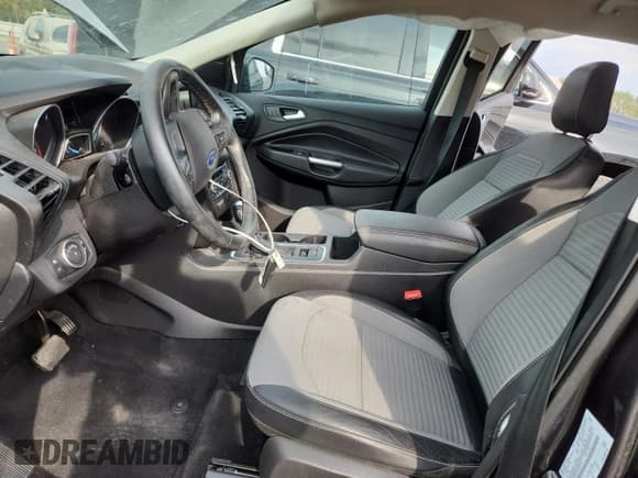 ✅ 2019 Ford Escape SE • VIN: 1FMCU9GD0KUA23378 • Lot: 81250635. Wystawiony na Copart z przebiegiem 46 283 mil. Bezpłatny archiwum sprzedaży aukcyjnych z USA i szczegółowy raport historii pojazdu na DreamBid. Zdjęcie 7.