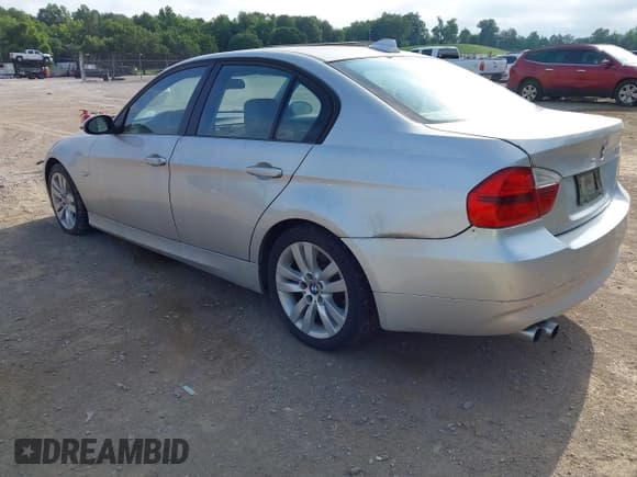 ✅ 2007 BMW 3 Series 328i • VIN: WBAVA33537KX73892 • Lot: 42612963. Listed on IAAI with 227,683 mi. Free auction sales archive from the USA and detailed vehicle history report at DreamBid. Image 3.