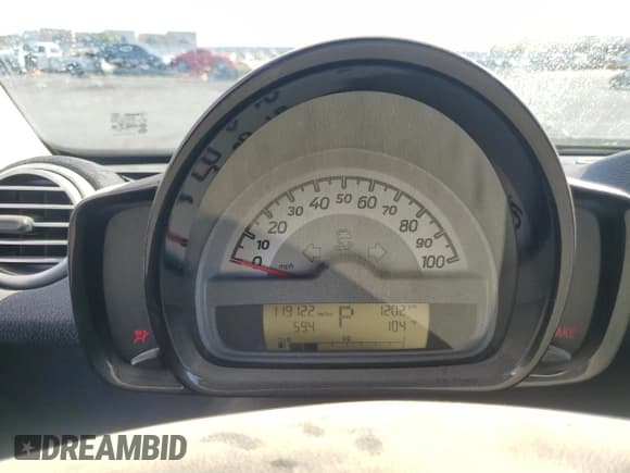 ✅ 2012 Smart fortwo Pure • VIN: WMEEJ3BA8CK532228 • Lot: 69497335. Wystawiony na Copart z przebiegiem 119 122 mil. Bezpłatny archiwum sprzedaży aukcyjnych z USA i szczegółowy raport historii pojazdu na DreamBid. Zdjęcie 9.