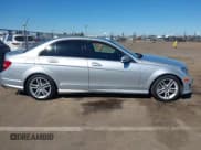 ✅ 2013 Mercedes-Benz C 250 Sport • VIN: WDDGF4HB9DA873732 • Lot: 41755981. Wystawiony na IAAI z przebiegiem 82 181 mil. Bezpłatny archiwum sprzedaży aukcyjnych z USA i szczegółowy raport historii pojazdu na DreamBid. Zdjęcie 13.