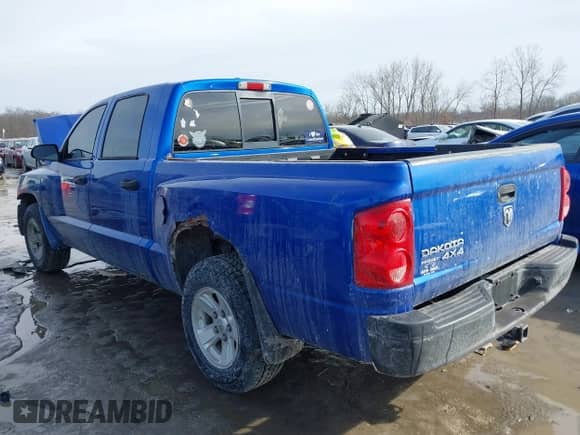 2008 Dodge Dakota SXT z VIN 1D7HW38K78S504060, wystawiony jako IAAI lot #41640644 z przebiegiem Nie podano mil oraz . Historia ofert i sprzedaży dostępna na DreamBid. Obrazek 3.