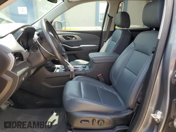 ✅ 2021 Chevrolet Traverse LT • VIN: 1GNERHKW7MJ132336 • Lot: 61870025. Wystawiony na Copart z przebiegiem 60 637 mil. Bezpłatny archiwum sprzedaży aukcyjnych z USA i szczegółowy raport historii pojazdu na DreamBid. Zdjęcie 7.