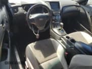 ✅ 2013 Hyundai Genesis Coupe 2.0T • VIN: KMHHT6KD8DU090246 • Lot: 68540855. Wystawiony na Copart z przebiegiem 216 115 mil. Bezpłatny archiwum sprzedaży aukcyjnych z USA i szczegółowy raport historii pojazdu na DreamBid. Zdjęcie 8.