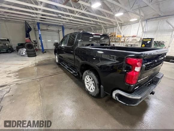 ✅ 2019 Chevrolet Silverado 1500 LT • VIN: 1GCUYDED5KZ107461 • Lot: 43249753. Wystawiony na IAAI z przebiegiem 149 327 mil. Bezpłatny archiwum sprzedaży aukcyjnych z USA i szczegółowy raport historii pojazdu na DreamBid. Zdjęcie 3.