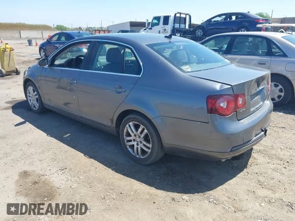 ✅ 2009 Volkswagen Jetta TDI • VIN: 3VWRL71K89M135838 • Lot: 42118602. Wystawiony na IAAI z przebiegiem 252 194 mil. Bezpłatny archiwum sprzedaży aukcyjnych z USA i szczegółowy raport historii pojazdu na DreamBid. Zdjęcie 3.