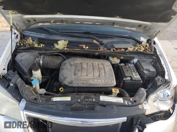 ✅ 2012 Chrysler Town & Country Touring L • VIN: 2C4RC1CG5CR386907 • Lot: 91061325. Listed on Copart with 194,583 mi. Free auction sales archive from the USA and detailed vehicle history report at DreamBid. Image 12.