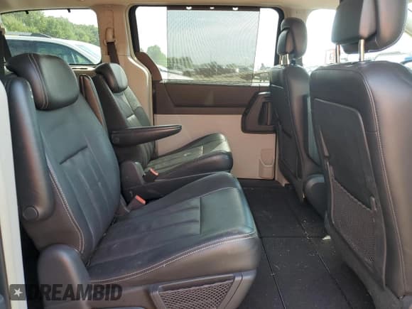 ✅ 2010 Chrysler Town & Country Touring Plus • VIN: 2A4RR8DX7AR382080 • Lot: 67371025. Wystawiony na Copart z przebiegiem 148 531 mil. Bezpłatny archiwum sprzedaży aukcyjnych z USA i szczegółowy raport historii pojazdu na DreamBid. Zdjęcie 11.