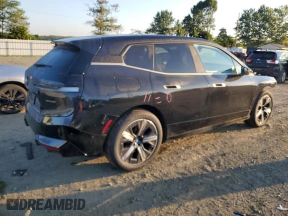 ✅ 2024 BMW iX xDrive50 • VIN: WB523CF01RCP16874 • Lot: 80302005. Wystawiony na Copart z przebiegiem 17 932 mil. Bezpłatny archiwum sprzedaży aukcyjnych z USA i szczegółowy raport historii pojazdu na DreamBid. Zdjęcie 3.