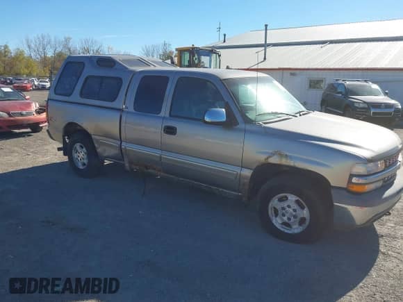 ✅ 2001 Chevrolet Silverado 1500 LS • VIN: 2GCEK19TX11120011 • Lot: 43585666. Wystawiony na IAAI z przebiegiem 249 637 mil mil. Skorzystaj z bezpłatnego archiwum sprzedaży aukcyjnych z USA i zobacz szczegółowy raport historii pojazdu na DreamBid. Zdjęcie 1.