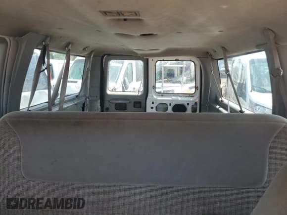 ✅ 1998 Ford Econoline Wagon XL • VIN: 1FBNE31L0WHB14421 • Лот: 81054625. Опубликован ранее на Copart с пробегом 303 441 миль. Бесплатный доступ к архиву аукционных продаж из США и подробный отчёт об истории автомобиля на DreamBid. Изображение 10.