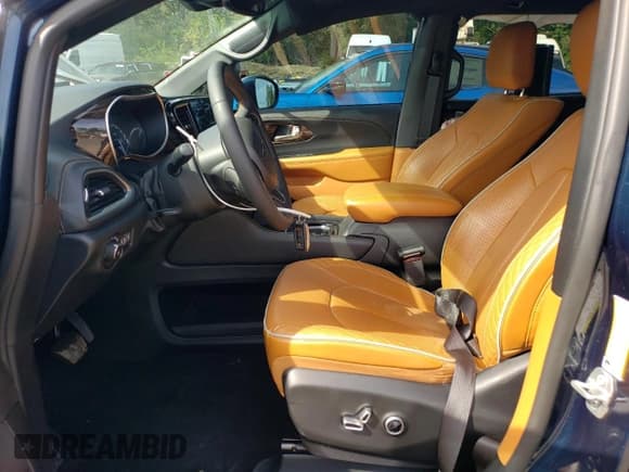 ✅ 2022 Chrysler Pacifica Pinnacle • VIN: 2C4RC3PG3NR180381 • Лот: 84906295. Опубликован ранее на Copart с пробегом 39 626 миль. Бесплатный доступ к архиву аукционных продаж из США и подробный отчёт об истории автомобиля на DreamBid. Изображение 7.