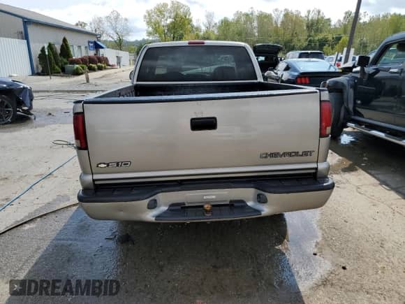 2001 Chevrolet S-10 с VIN 1GCCS195618136096, выставлен на аукционе Copart как лот 72679234 с пробегом Не указан миль и На запчасти • Non repairable. История ставок и продаж доступна на DreamBid. Изображение 6.