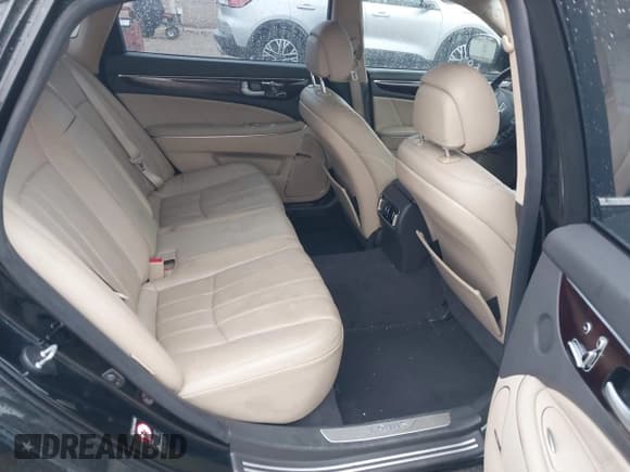 ✅ 2013 Hyundai Equus Signature • VIN: KMHGH4JH4DU057959 • Lot: 43066787. Listed on IAAI with 104,840 mi. Free auction sales archive from the USA and detailed vehicle history report at DreamBid. Image 8.