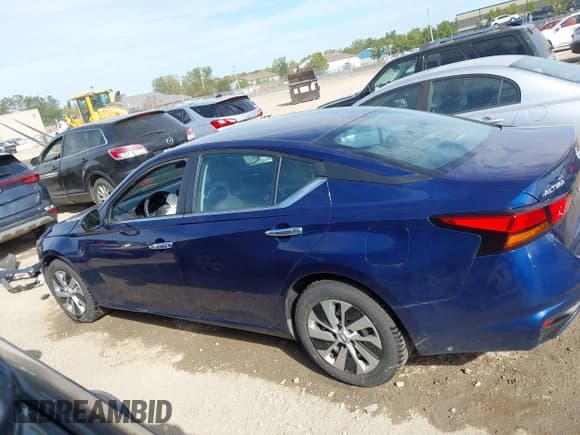 ✅ 2022 Nissan Altima S • VIN: 1N4BL4BV2NN398229 • Lot: 43190845. Listed on IAAI with 131,945 mi. Free auction sales archive from the USA and detailed vehicle history report at DreamBid. Image 15.