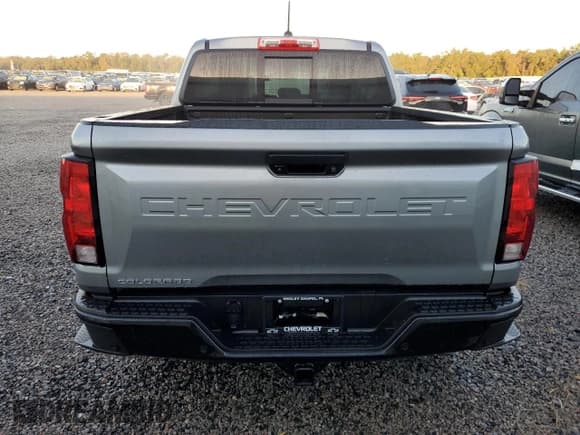 ✅ 2023 Chevrolet Colorado 4WD Trail Boss • VIN: 1GCPTEEK4P1148878 • Lot: 73843404. Wystawiony na Copart z przebiegiem 5 124 mil. Bezpłatny archiwum sprzedaży aukcyjnych z USA i szczegółowy raport historii pojazdu na DreamBid. Zdjęcie 6.