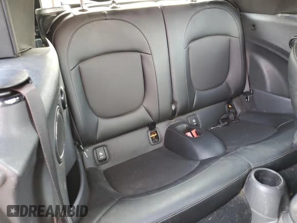 ✅ 2017 MINI Convertible Cooper • VIN: WMWWG5C58H3C20183 • Lot: 92155665. Wystawiony na Copart z przebiegiem 70 166 mil. Bezpłatny archiwum sprzedaży aukcyjnych z USA i szczegółowy raport historii pojazdu na DreamBid. Zdjęcie 10.