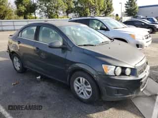 ✅ 2015 Chevrolet Sonic LT • VIN: 1G1JC5SG5F4162851 • Lot: 76708263. Wystawiony na Copart z przebiegiem 190 479 mil mil. Skorzystaj z bezpłatnego archiwum sprzedaży aukcyjnych z USA i zobacz szczegółowy raport historii pojazdu na DreamBid. Zdjęcie 4.