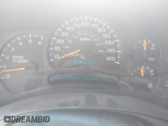 ✅ 2005 Chevrolet Silverado 1500 LS • VIN: 2GCEC19T851312059 • Lot: 42038341. Wystawiony na IAAI z przebiegiem 223 642 mil mil. Skorzystaj z bezpłatnego archiwum sprzedaży aukcyjnych z USA i zobacz szczegółowy raport historii pojazdu na DreamBid. Zdjęcie 7.