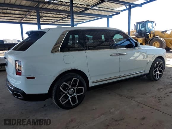 ✅ 2022 Rolls-Royce Cullinan • VIN: SLATV4C08NU209947 • Lot: 68735694. Listed on Copart with 10,724 mi. Free auction sales archive from the USA and detailed vehicle history report at DreamBid. Image 3.