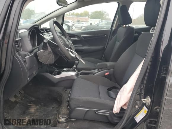 ✅ 2019 Honda Fit LX • VIN: 3HGGK5G44KM727688 • Лот: 90568215. Опубликован ранее на Copart с пробегом 177 766 миль. Бесплатный доступ к архиву аукционных продаж из США и подробный отчёт об истории автомобиля на DreamBid. Изображение 7.