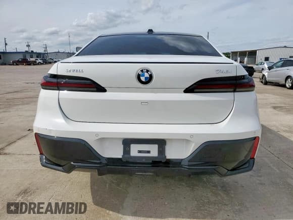 ✅ 2025 BMW 7 Series 740i • VIN: WBA23EH03SCT15620 • Lot: 56041595. Wystawiony na Copart z przebiegiem 3 791 mil. Bezpłatny archiwum sprzedaży aukcyjnych z USA i szczegółowy raport historii pojazdu na DreamBid. Zdjęcie 6.