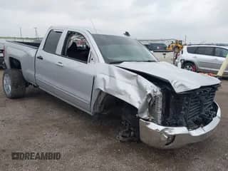 2018 Chevrolet Silverado 1500 LT z VIN 1GCVKREC3JZ337203, wystawiony jako IAAI lot #42417218 z przebiegiem Nie podano mil oraz . Historia ofert i sprzedaży dostępna na DreamBid. Obrazek 1.