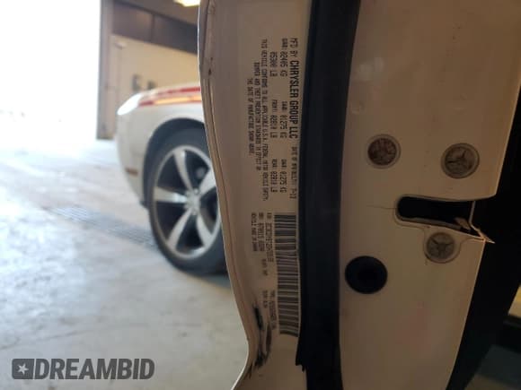 ✅ 2013 Dodge Challenger R/T • VIN: 2C3CDYBT2DH729193 • Lot: 61086374. Wystawiony na Copart z przebiegiem 103 931 mil. Bezpłatny archiwum sprzedaży aukcyjnych z USA i szczegółowy raport historii pojazdu na DreamBid. Zdjęcie 14.