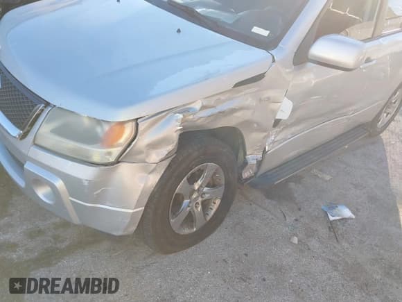 ✅ 2006 Suzuki Grand Vitara • VIN: JS3TE941164100679 • Lot: 40640604. Wystawiony na IAAI z przebiegiem 133 755 mil. Bezpłatny archiwum sprzedaży aukcyjnych z USA i szczegółowy raport historii pojazdu na DreamBid. Zdjęcie 6.