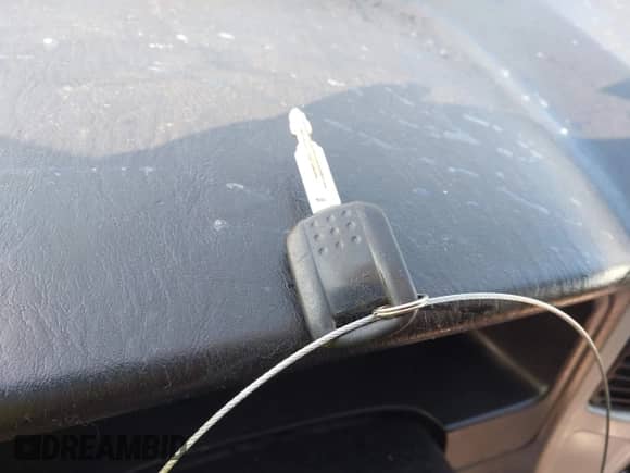 2006 Mercury Mariner Luxury с VIN 4M2YU56196KJ20438, выставлен на аукционе IAAI как лот 42394996 с пробегом 164 564 миль миль и . История ставок и продаж доступна на DreamBid. Изображение 11.