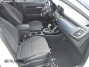 ✅ 2023 Kia Seltos S • VIN: KNDEU2AA5P7399535 • Lot: 43406408. Wystawiony na IAAI z przebiegiem 37 619 mil. Bezpłatny archiwum sprzedaży aukcyjnych z USA i szczegółowy raport historii pojazdu na DreamBid. Zdjęcie 5.