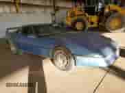 1987 Chevrolet Corvette z VIN 1G1YY2186H5114555, wystawiony jako Copart lot #80902234 z przebiegiem 161 493 mil mil oraz Czysty tytuł • Clean title. Historia ofert i sprzedaży dostępna na DreamBid. Obrazek 4.