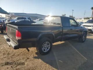 ✅ 2003 Dodge Dakota Sport • VIN: 1D7HL32X23S358513 • Lot: 84044454. Wystawiony na Copart z przebiegiem 233 909 mil. Bezpłatny archiwum sprzedaży aukcyjnych z USA i szczegółowy raport historii pojazdu na DreamBid. Zdjęcie 3.
