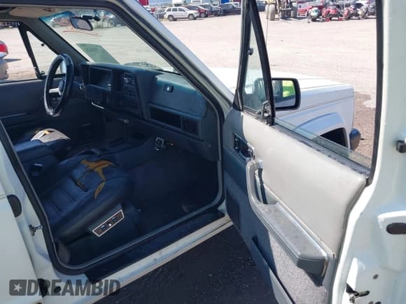 ✅ 1989 Jeep Cherokee • VIN: 1J4FJ78L0KL484309 • Lot: 42721121. Wystawiony na IAAI z przebiegiem 237 801 mil. Bezpłatny archiwum sprzedaży aukcyjnych z USA i szczegółowy raport historii pojazdu na DreamBid. Zdjęcie 5.