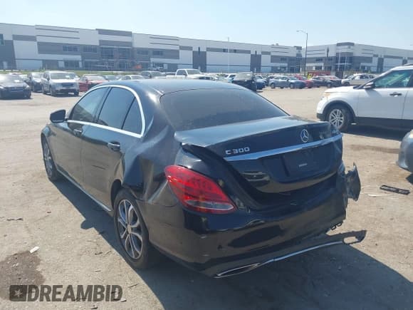 ✅ 2015 Mercedes-Benz C 300 Sport • VIN: 55SWF4KB5FU019814 • Лот: 43410003. Опубликован ранее на IAAI с пробегом 160 532 миль. Бесплатный доступ к архиву аукционных продаж из США и подробный отчёт об истории автомобиля на DreamBid. Изображение 3.