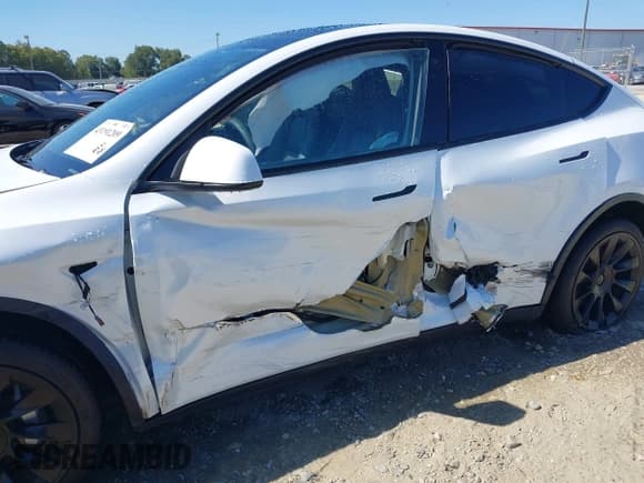 ✅ 2023 Tesla Model Y Long Range • VIN: 7SAYGDEE7PA123770 • Лот: 43191209. Опубликован ранее на IAAI с пробегом 33 084 миль. Бесплатный доступ к архиву аукционных продаж из США и подробный отчёт об истории автомобиля на DreamBid. Изображение 6.