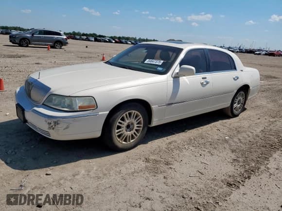 ✅ 2007 Lincoln Town Car Signature Limited • VIN: 1LNHM82W57Y638324 • Лот: 84647375. Опубликован ранее на Copart с пробегом 157 554 миль. Бесплатный доступ к архиву аукционных продаж из США и подробный отчёт об истории автомобиля на DreamBid. Изображение 1.