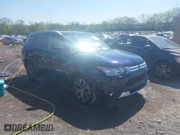 ✅ 2015 Mitsubishi Outlander GT • VIN: JA4JZ4AX0FZ005114 • Lot: 42058228. Listed on IAAI with 146,649 mi. Free auction sales archive from the USA and detailed vehicle history report at DreamBid. Image 1.