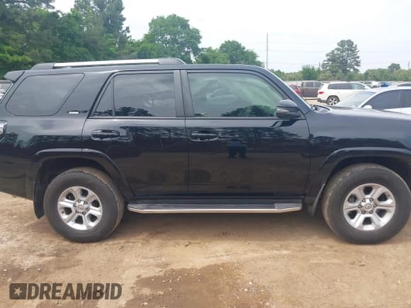 ✅ 2019 Toyota 4Runner SR5 • VIN: JTEBU5JR2K5676586 • Lot: 42070642. Listed on IAAI with 144,039 mi. Free auction sales archive from the USA and detailed vehicle history report at DreamBid. Image 13.
