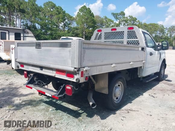 ✅ 2019 Ford F-250 XL • VIN: 1FDBF2A61KED44637 • Lot: 42774481. Listed on IAAI with 90,869 mi. Free auction sales archive from the USA and detailed vehicle history report at DreamBid. Image 4.